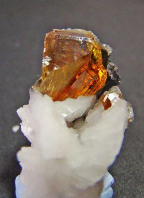 Sphalerite. Mánforas Mine. Áliva. Cantabria. Spain. Crystal 0,5 cm (Author: nimfiara)