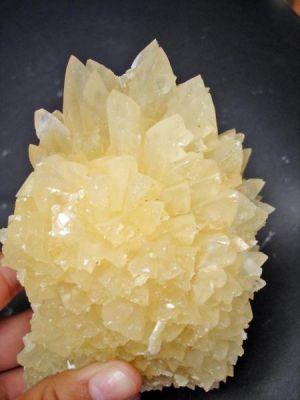 Calcite. Butrón Quarry. Vejer de la Frontera. Cádiz. Spain. 9 cm (this is fluorescent) (Author: nimfiara)