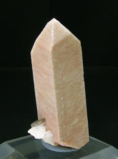 Microcline with Albite and Quartz<br />Pedrera Mas Sever, Massabè (Mas Ceber), Sils, Comarca La Selva, Gerona / Girona, Cataluña / Catalunya, España<br />3.8 × 1.6 × 1.4 cm<br /> (Author: Joan R.)