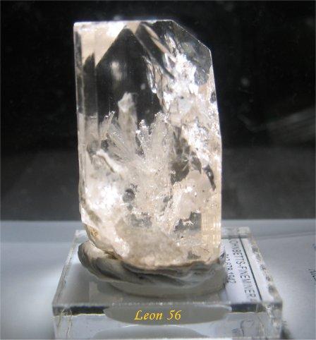 Topaz
Skardu District, Baltistan, Northern Areas, Pakistan.
3,4 x2,0 x1,8 cm.
Topaz with Albite from Pakistan (Author: Leon56)