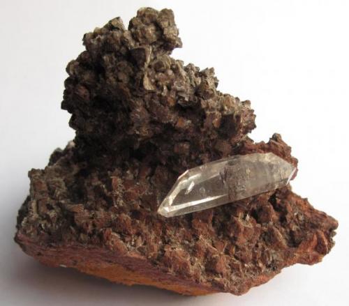 Cuarzo, Siderita. 9,4 x 7,6 x 6,5 cm. El cristal más grande mide: 3,4 x 1 cm (Autor: Jmiguel)