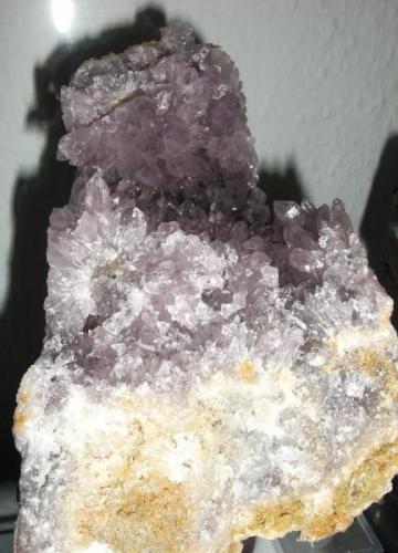 amatista. Almeria 12 cm x 10 cm. 
encontrada en una mina junto a un gran buscador de minerales y colecionista carlos utrera (Autor: Mijeño)