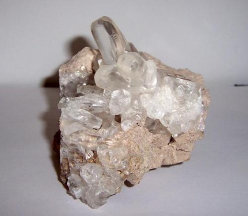 Calcita, 8.5cm x 8.5cm, cristal mas largo de: 4cm, San Juan del Rio, Durango, México. (Autor: Luis Domínguez)