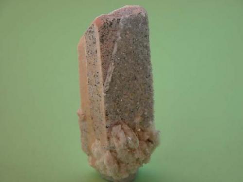Macla de Ortoclasa cubierta con topacios cab.7x3x3cm 2002 Papachacra Argentina (Autor: Ignacio Tepman)