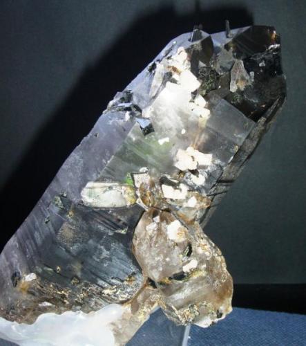 CUARZO AHUMADO-ZIRCON-AEGIRINA - MT Malosa -Zomba -Malawi -12.5cm x 4.5cm (Autor: Mijeño)