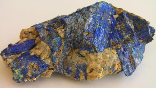 Chalcostibita.
Rar el Anz, Casablanca, Marruecos. Pieza de 9x5x1,5 cm, con cristales hasta 4 cm alterados a Azurita. Col. y foto Nacho Gaspar. (Autor: Nacho)