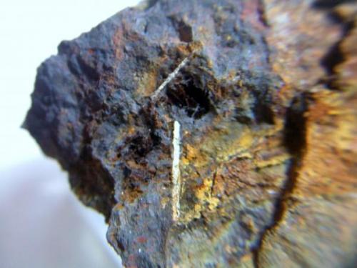Bismutita minas el Tesorero Baza Granada,aguja de 1cm.jpg (Autor: Nieves)