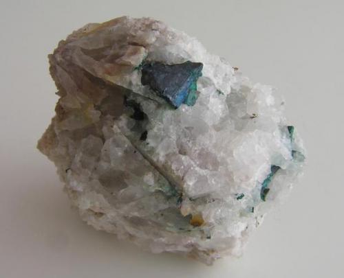 Tetraedrita c/Cuarzo.
Llerandi, Concejo de Arriondas, Asturias, España.
Tamaño de la pieza 6x5,5x3 cm, con cristal de 1,1 cm. (Autor: Nacho)