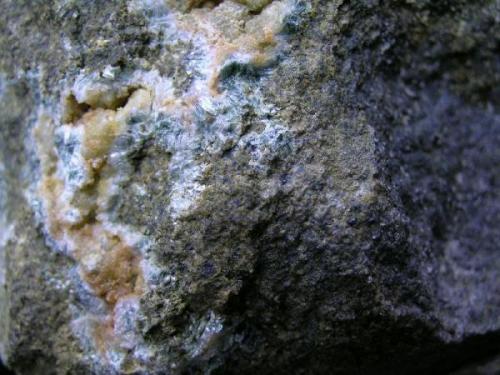 Clorita?
Cantera de Pórfido, La Alcoraya, Alicante, Comunidad Valenciana, España
100x100mm

Posible Clorita recubierta por otro mineral. (Autor: trencapedres)