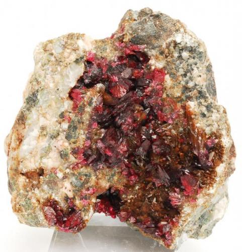 Wendwilsonita y Calcita - 
Filón 7 - Bou Azzer - Tazenakht - Ouarzazate - Souss/Massa/Drâa  - Marruecos - 
7,6 x 7,3 x 7,1 cm (Autor: Martí Rafel)