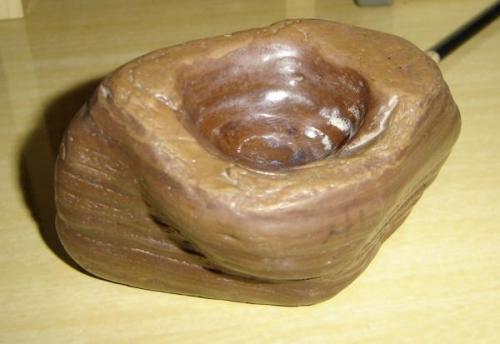 Concreción limonítica (12cm) con cavidad probablemente tallado por el agua. Origem desconocida (Autor: Anisio Claudio)