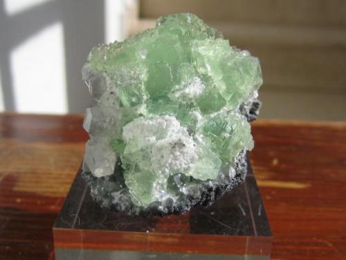 Fluorita y calcita. 5.10x4.00x4.30. Xiang Hualin, Hunan Province, China. (Autor: Gonzalo Sáez)