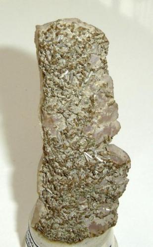 Cuarzo rosa (drusa 11cm) con cristales de eosforita (?). Región de Taquaral, Minas Gerais- Brasil (Autor: Anisio Claudio)