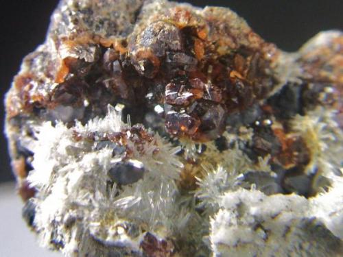 Esfalerita, cuarzo. 
mina Los Arenales Mijas Málaga, pieza 4x4cm cristal de blenda de 3mm (Autor: Nieves)