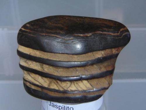 Jaspilito(6 x 4 cm). Origen desconocido (Autor: Anisio Claudio)