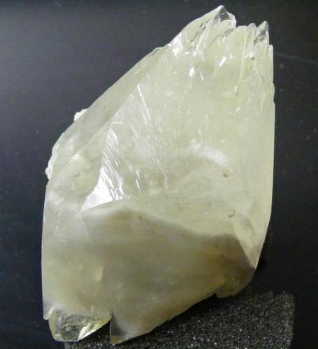 Cristal flotante de calcita. 11*9cm 
Mina Moscona. (Autor: yowanni)