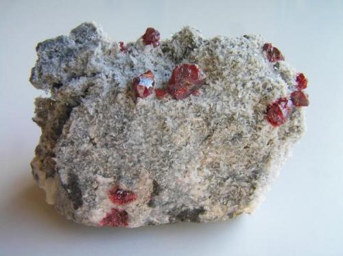 Cinabrio.
Mina Escarlati, Pto. De Las Señales, Maraña, León, Castilla León, España.
Tamaño de la pieza: 6,9X4,5X4,4 cm, cristales hasta 1 cm. Col. y foto Nacho Gaspar. (Autor: Nacho)