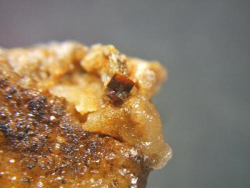 Vanadinita mina Lastonares Albuñuelas Granada , cristal 3mm (Autor: Nieves)
