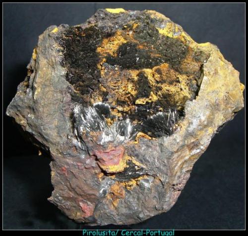 PIROLUSITA - Cercal - Portugal - 6.5cm x 7.5cm (Autor: Mijeño)