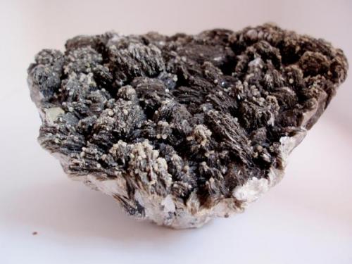 Apatito sobre Mica, Panasqueira, Castelo Brnaco, Portugal. Tamaño 12 x 9 cm (Autor: Javier Garcia Canals)