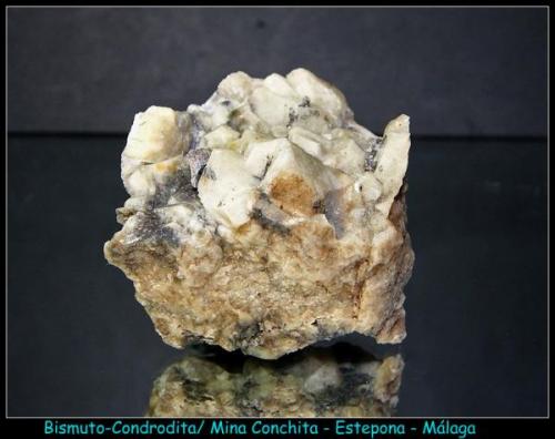 CONDRODITA - BISMUTO NATIVO - Mina Conchita - Estepona - Málaga - pieza 3.5cm x 4.5cm - cristal Bismuto 7mm y 3mm - cristales de Condrodita de 1.5cm (Autor: Mijeño)