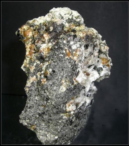 TITANITA - Cantera Minera II - Las Cabezas de San Juan - Sevilla - 8cm x 4.5cm (Autor: Mijeño)