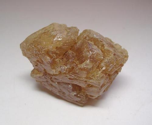 3222-Scheelita, Cuatro Calzadas, Martinamor, Salamanca, 3,6x2,5x2,2 cm. (Autor: Edelmin)