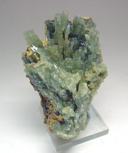 3651-Apatito y siderita, mina Barroca Grande, minas de Panasqueira, Fundao, Portugal, 7,8x4,4x4,2 cm. (Autor: Edelmin)