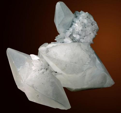 Otro grupo de cristales escalenoédricos del pozo Coroña. Longitud del cristal mayor 19 cm.
Foto: J.R. García (Autor: JRG)
