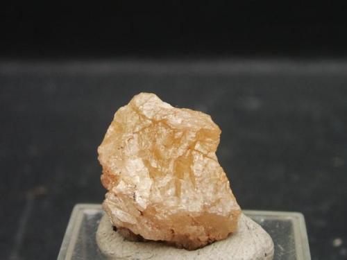 Scheelita mina Conchita Estepona Málaga, cristal 2x2cm (Autor: Nieves)