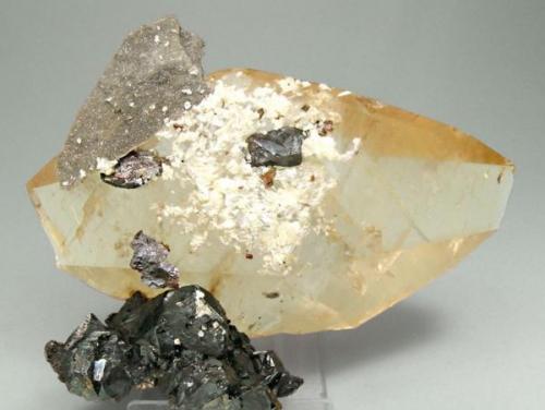 Calcita, esfalerita
Elmwood Mine, Carthage, Smith County, Tennessee, EUA
109 mm × 87 mm × 36 mm

Vista posterior (Autor: Carles Millan)