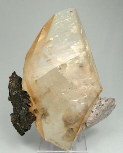 Calcita, esfalerita
Elmwood Mine, Carthage, Smith County, Tennessee, EUA
109 mm × 87 mm × 36 mm (Autor: Carles Millan)