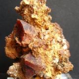 ESPINELA ROJA Sierra de Mijas Mijas-Malaga 8cm x 5cm (cristales de 1cm) (Autor: Mijeño)