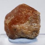 Scheelita - 
Cerro del Vidrio - Montoro - Córdoba - Andalucía - España - 
2,1 x 1,9 x 1,3 cm (Autor: Martí Rafel)