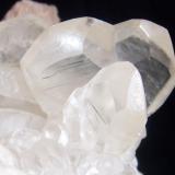 Calcita mariposa en matrix, de Rodeo, Durango, México. Cristal más grande de 5cm x 1.5cm de ancho (Autor: Luis Domínguez)