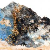 Plumbogummita y Wulfenita - 
Mina La Montañesa - Navalagamella - Madrid - Comunidad de Madrid - España -
7,8 x 6,2 x 3,9 cm (Autor: Martí Rafel)