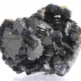 Ferberita , Arsenopirita , Esfalerita , Moscovita y Siderita - Minas da Panasqueira - Barroca Grande - Covilha - Castelo Branco - Portugal - 4,4 x 3,8 x 3,2 (Autor: Martí Rafel)