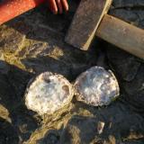 Geoda de Celestina abierta Langre Cantabria.JPG (Autor: PabloR)