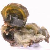 Fluorapatito , Marcasita y Mica  - 
Minas da Panasqueira - Nivel 2 - Barroca Grande - Covilha - Castelo Branco - Portugal - 
4,4 x 3,9 x 3,8 cm (Autor: Martí Rafel)