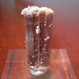 Elbaita var. rubelita. 3.70x2.80x1.10. Tourmaline Queen mine. Pala. California. USA. (Autor: Gonzalo Sáez)