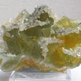 Fluorita y Calcita - 
Sant Marçal - Montseny - Viladrau - Osona - Girona - Catalunya - España  - 
9,1 x 6,0 x 3,9 cm (Autor: Martí Rafel)