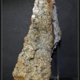 CONDRODITA - Mina Conchita - Estepona - Málaga - pieza de 20cm x 5.5cm x 6.5cm con minerales acesorios como Espinelas - Grafito - Bismuto - Clinohumita (Autor: Mijeño)