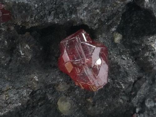 Cinabrio. Minas de Almadén (Las Cuevas), Almadén, Ciudad Real. Encuadre 6mm. (Autor: Carlos Pareja)