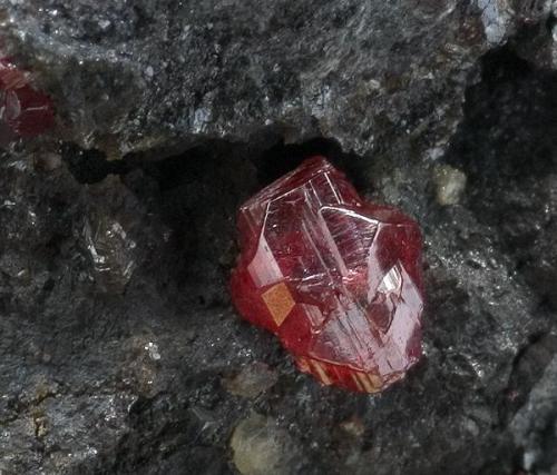 Cinabrio. Minas de Almadén (Las Cuevas), Almadén, Ciudad Real. Encuadre 6mm. (Autor: Carlos Pareja)