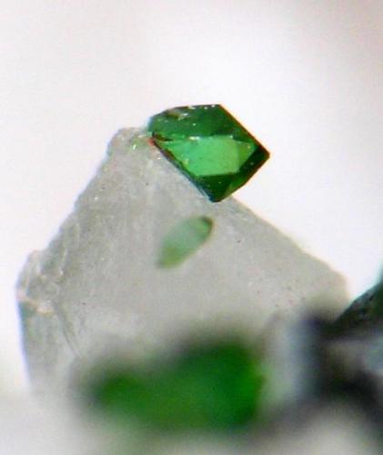 LIBETHENITA, portugal, cristal de 0,5 mm.jpg (Autor: josminer)