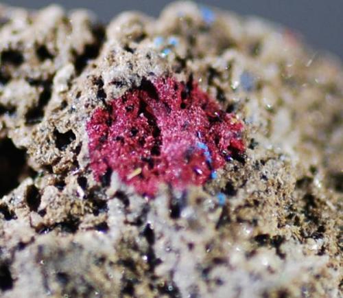 Mineral rojo ¿? 3mm
Haüyna (Autor: Jose Bello)