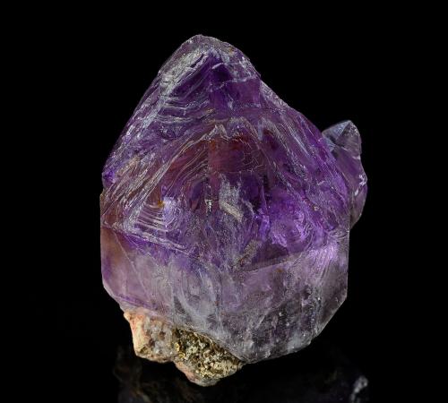 Quartz (variety amethyst)<br />Murzinka Mine, Sarapulka District, Sverdlovsk Oblast, Ural, Russia<br />5.2 x 4.1 cm<br /> (Author: am mizunaka)