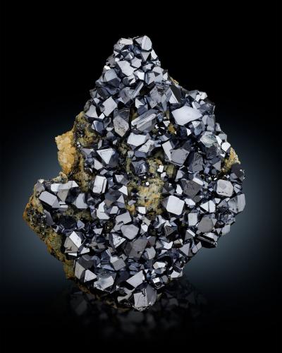 Galena<br />Gidiursko Mine, Madan mining area, Rhodope Mountains, Smolyan Oblast, Bulgaria<br />29 x 23 x 11 cm / main crystal: 4.0 cm<br /> (Author: MIM Museum)