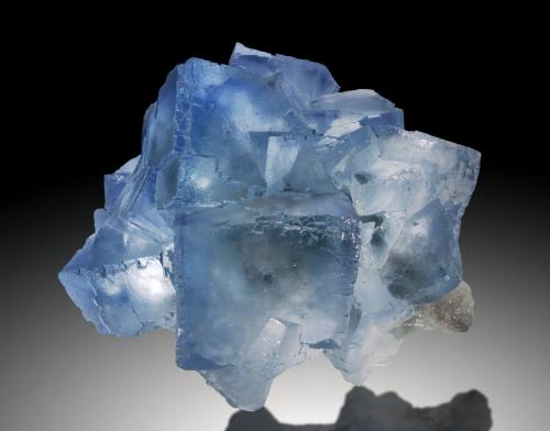 fluorita<br /><br />26 x 23cm, cristales de hasta 8cm<br /> (Autor: Raul Vancouver)