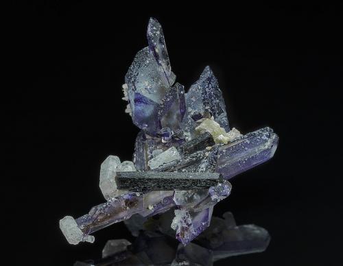 Fluorite, Beryl, Schorl<br />Erongo Mountain, Usakos, Erongo Region, Namibia<br />5.1 x 5.0 cm<br /> (Author: am mizunaka)